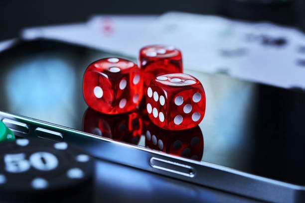 Live Capsa Susun table at ahabet slot with dealer and card arrangement