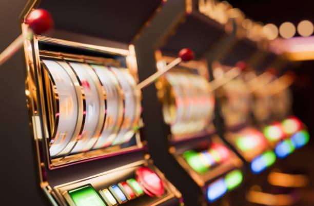 Live VIP Roulette table at ahabet slot with professional dealer and spinning wheel